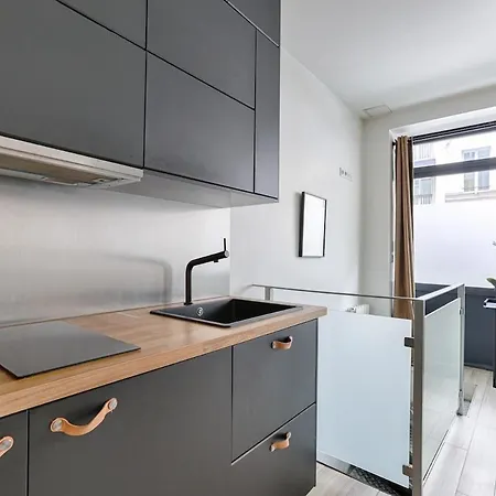 Апартаменты Montmartre Sacre Coeur Superb Duplex *