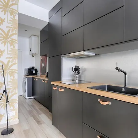 Апартаменты Montmartre Sacre Coeur Superb Duplex